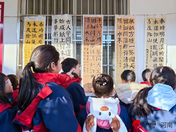 ​西平县柏城王司庄小学举行“墨韵飘香”书法社团首届作品展览