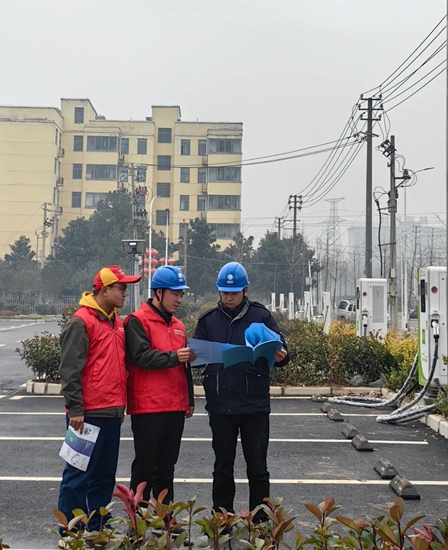 世界微头条丨国网信阳供电公司：高效保障充电桩项目建设