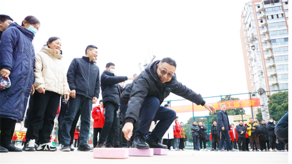 “趣”享运动展风采 “师”展活力迎新春——商丘市回民中学举办迎新春教职工趣味运动会