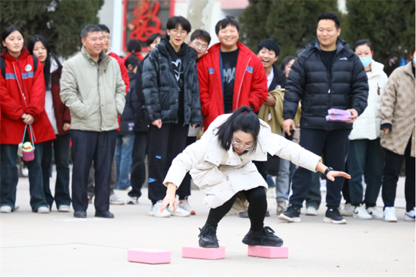 “趣”享运动展风采 “师”展活力迎新春——商丘市回民中学举办迎新春教职工趣味运动会