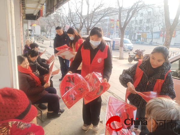 驻马店市驿城区人民街道：健康社开展迎新春 送春联活动 观天下