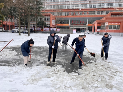 ​息县：清雪除冰在行动 人社开辟安全路