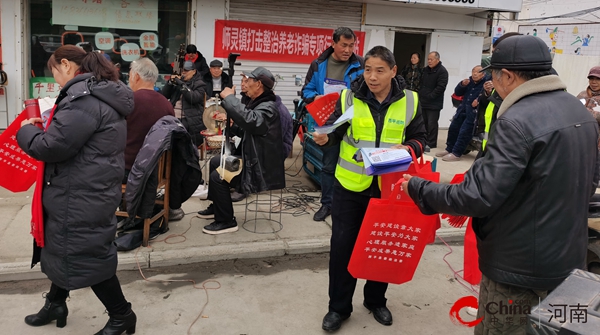 西平县师灵镇：街头戏曲搭平台 防诈宣传保平安