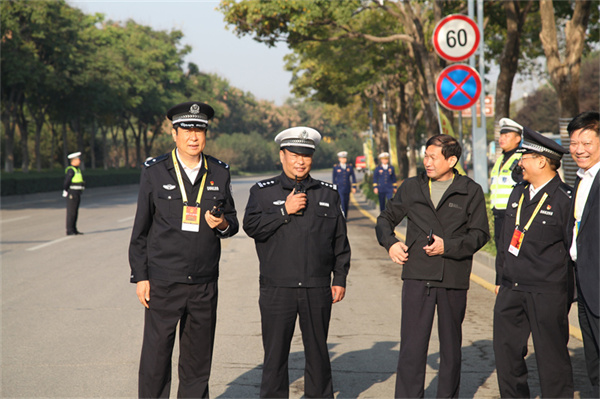 商丘交警全力为第九届中国·商丘国际华商节活动保驾护航