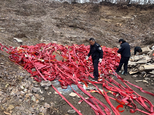 西平县应急管理局开展非法烟花爆竹集中销毁行动